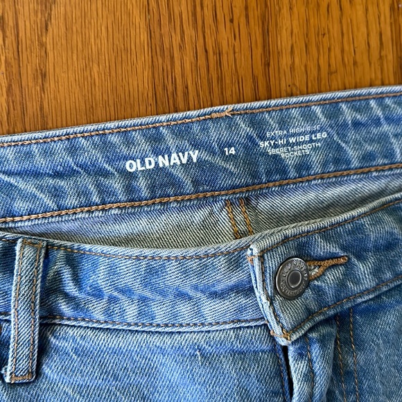 Extra High-Waisted Cropped Wide-Leg Jeans - Picture 3 of 3